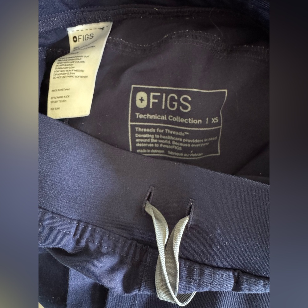 Figs Women’s Navy Kade Cargo Scrub Pants